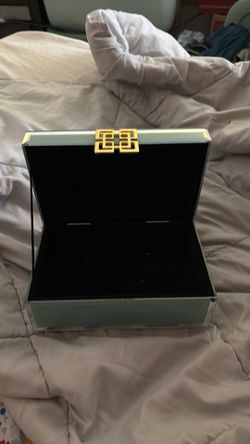 Jewelry box