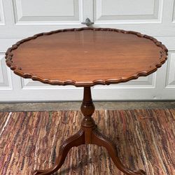 Vintage Mahogany Tilt-Top Tea Table – Pie Crust Edge – Ball & Claw Feet