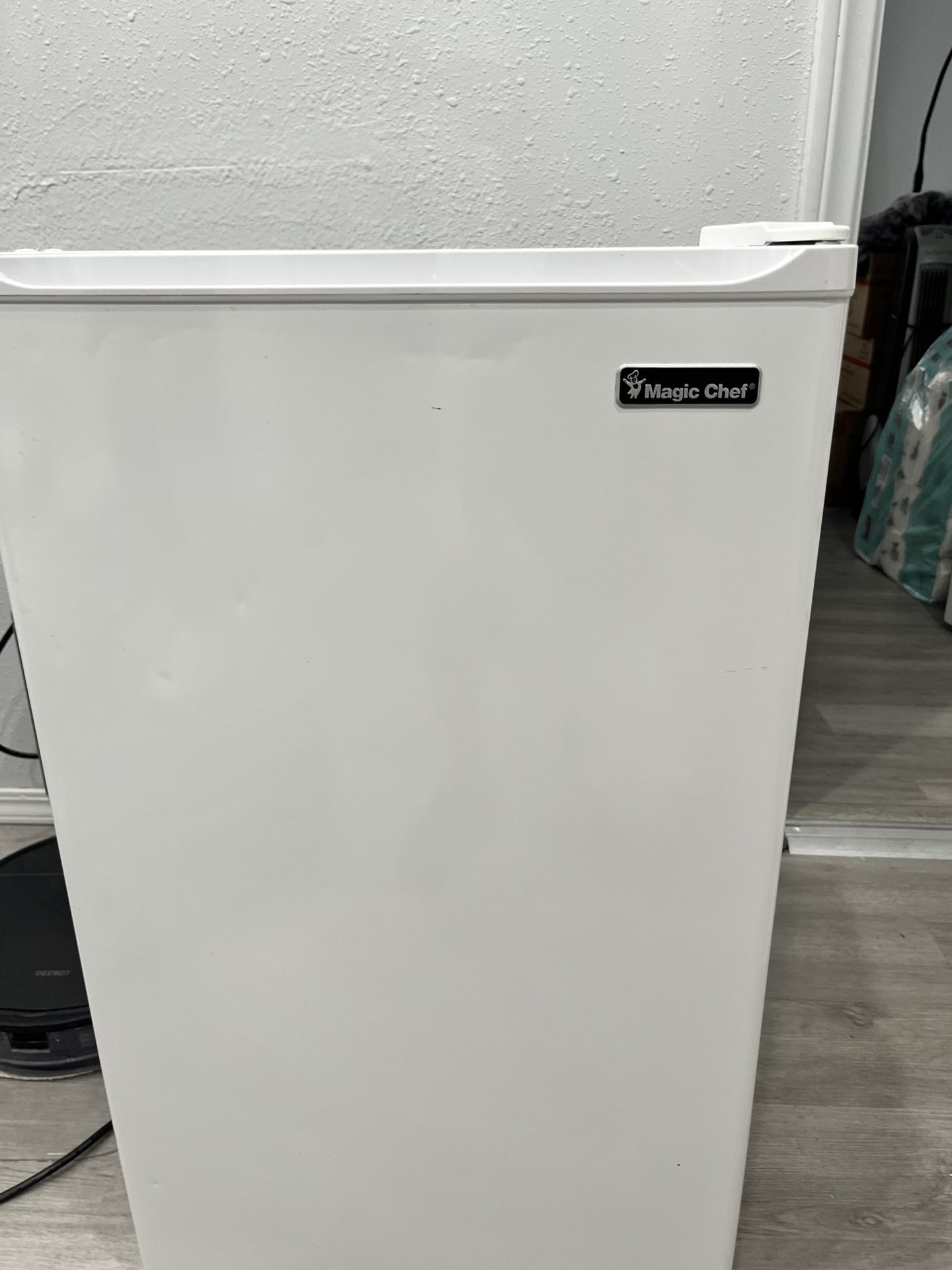 Magic chwf Mini Fridge