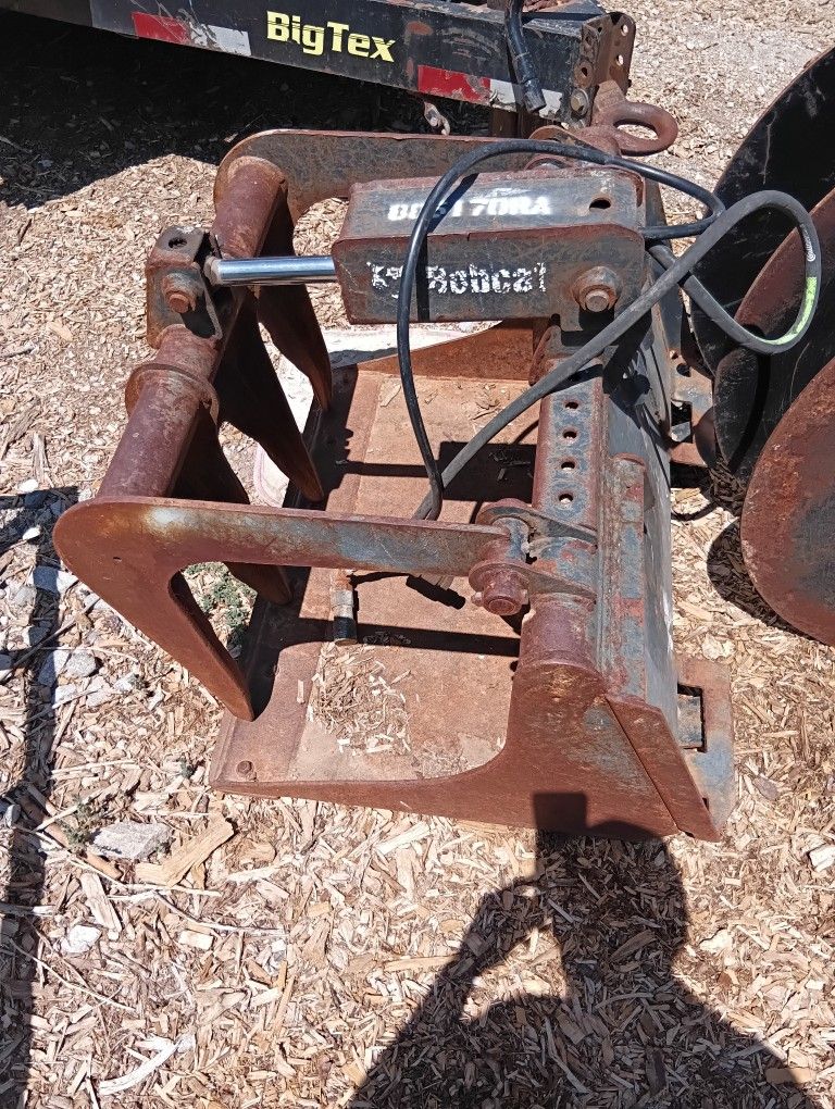 Bobcat 463 Grapple Bucket