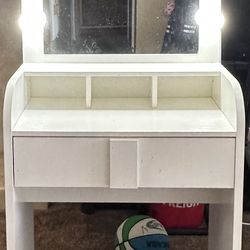 Makeup Vanity With Lights