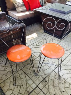 (2) sweet outdoor chairs