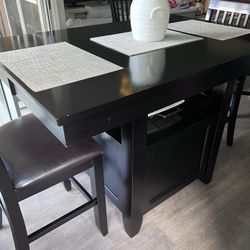 8-Seat Breakfast/Dining Table