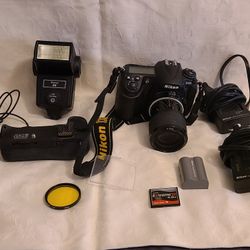 Nikon D300 Camera Zoom-Nikkor 43-86mm f3.5 MB-10 Multi Power Battery Pack Bundle