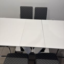 Dining Room Table & Chairs