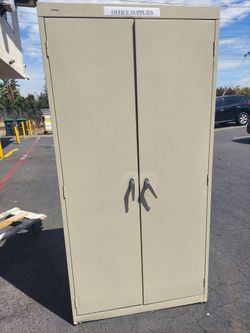 Storage cabinet