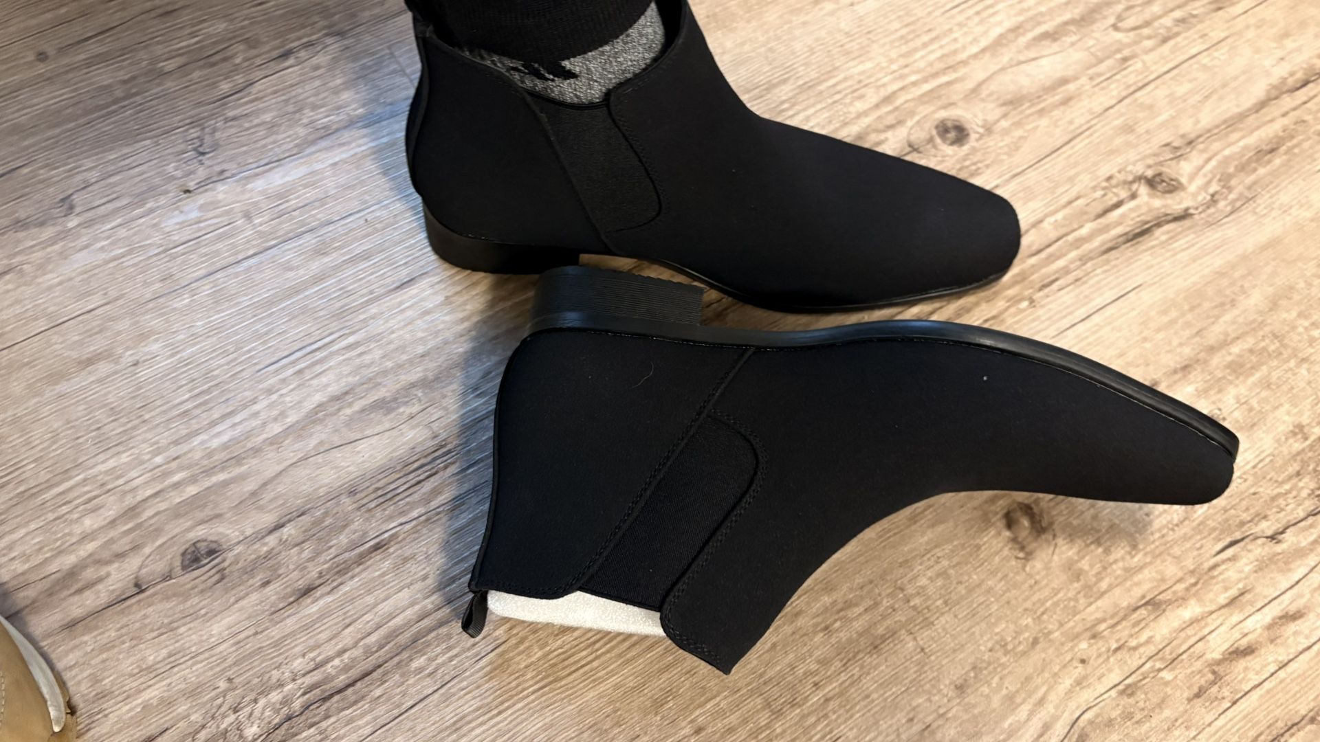 Men’s Size 9 Black slip on Casual Dress Boots. Used