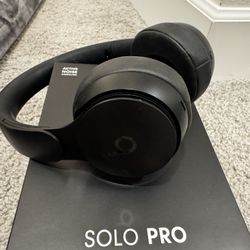 Beats Solo Pro Headphones - Black 