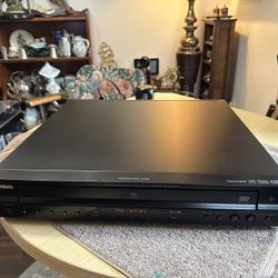 Yamaha DVD-C750 5-disc DVD/CD/SACD/DVD-Audio changer