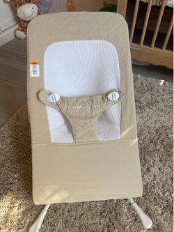 * Baby Delight Bouncer Seat – Lightly Used, Works Perfect
