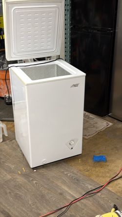 White Compact Chest Freezer