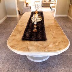 Dining Room Table with Leaf - Seats 6-8 people 