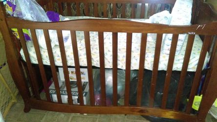 Baby crib solid