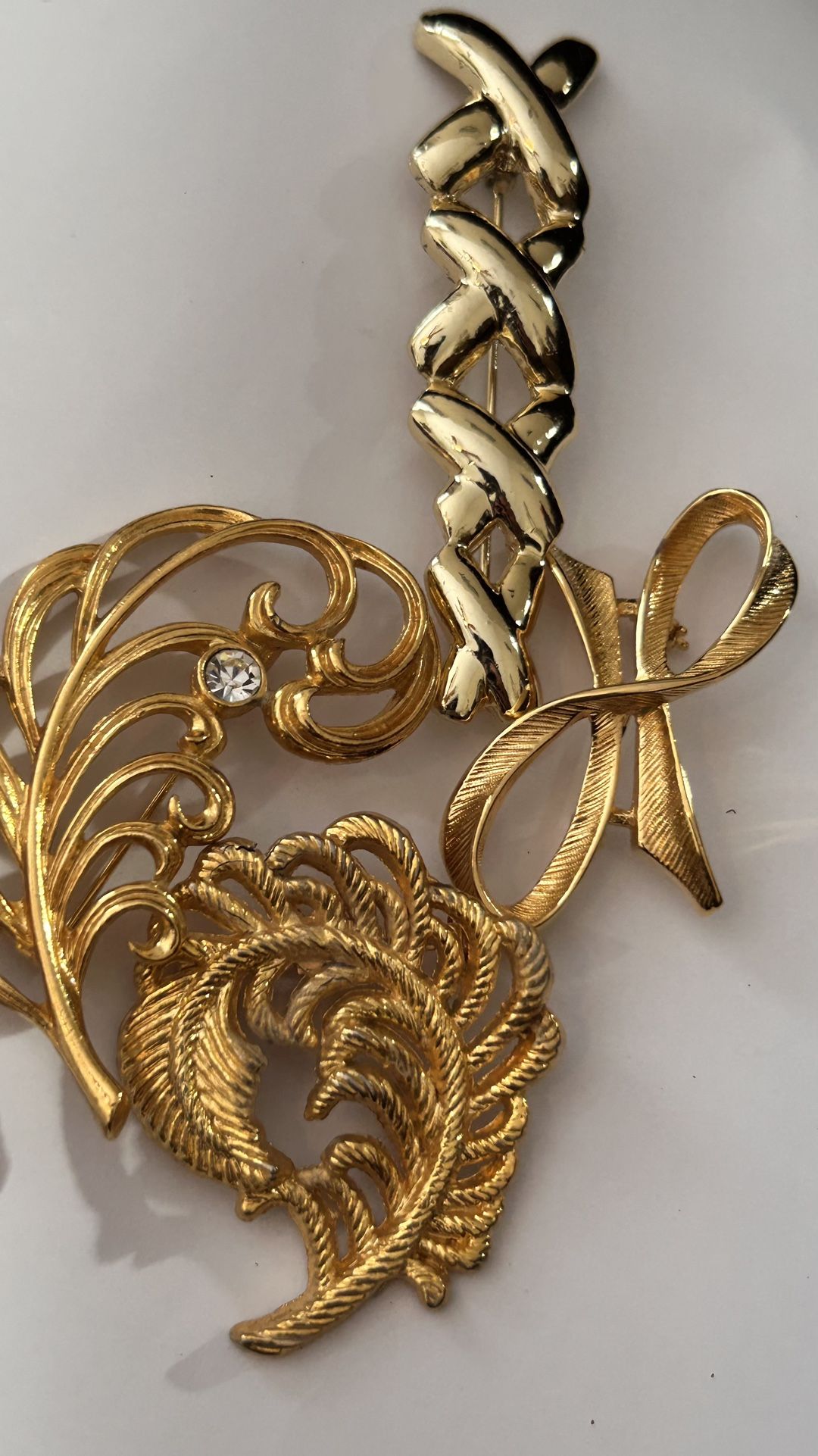 Four Golden Brooches, Al In Good Condition