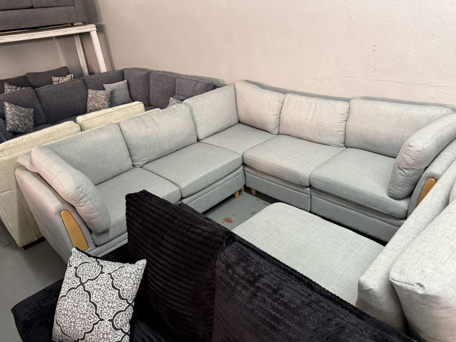 L SHAPED SECTIONAL & OTTOMAN 