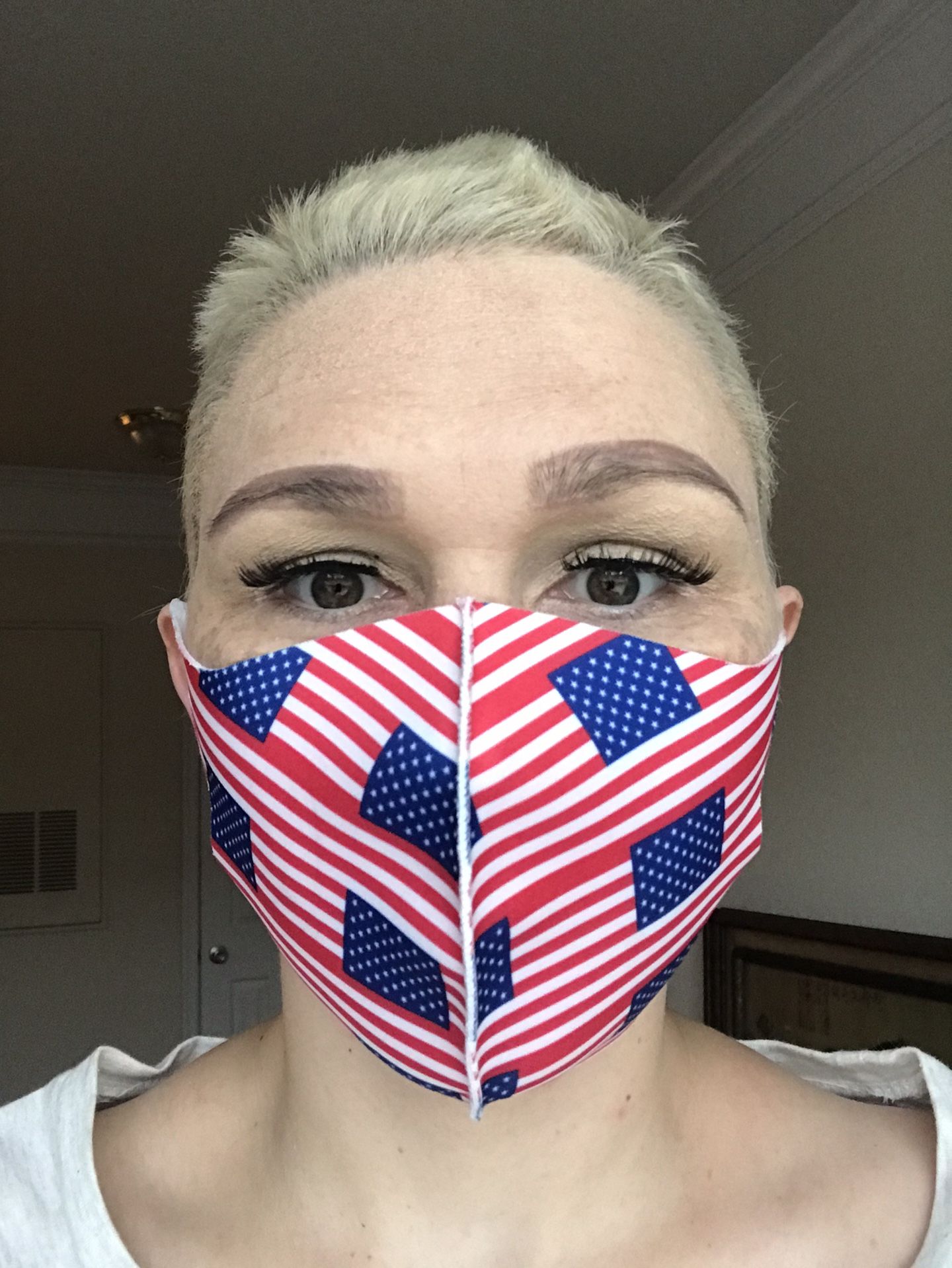 Face mask with design