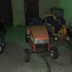 Simplicity Lawn Tractor W/Snowblower Attachment