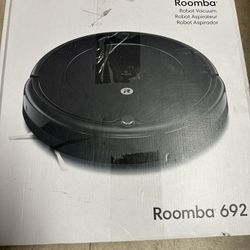 Roomba 692 Robot Vacuum - Wi-Fi Connectivity, Personalized Cleaning Recommendation