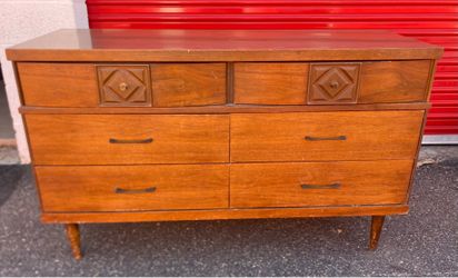 Beautiful Bassett mid century dresser