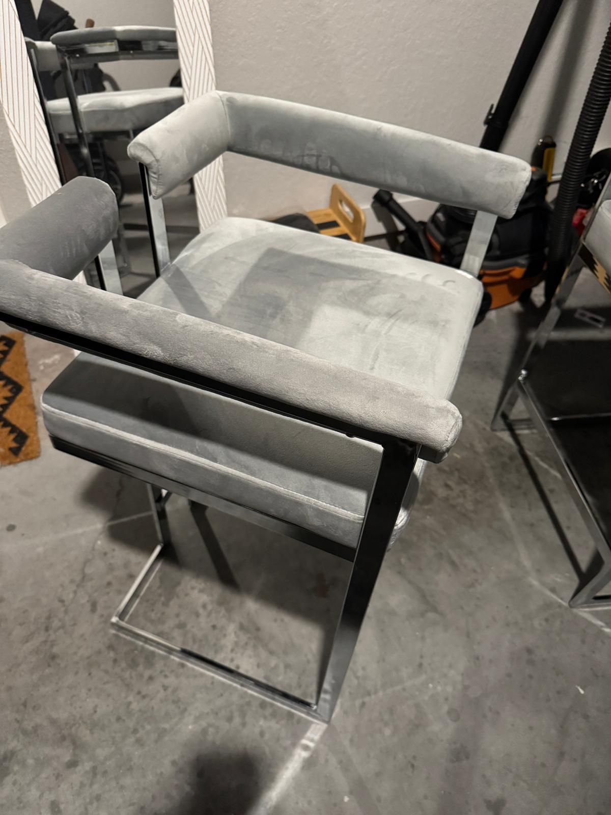Set of 4 Modern Bar Stools – Silver & Velvet