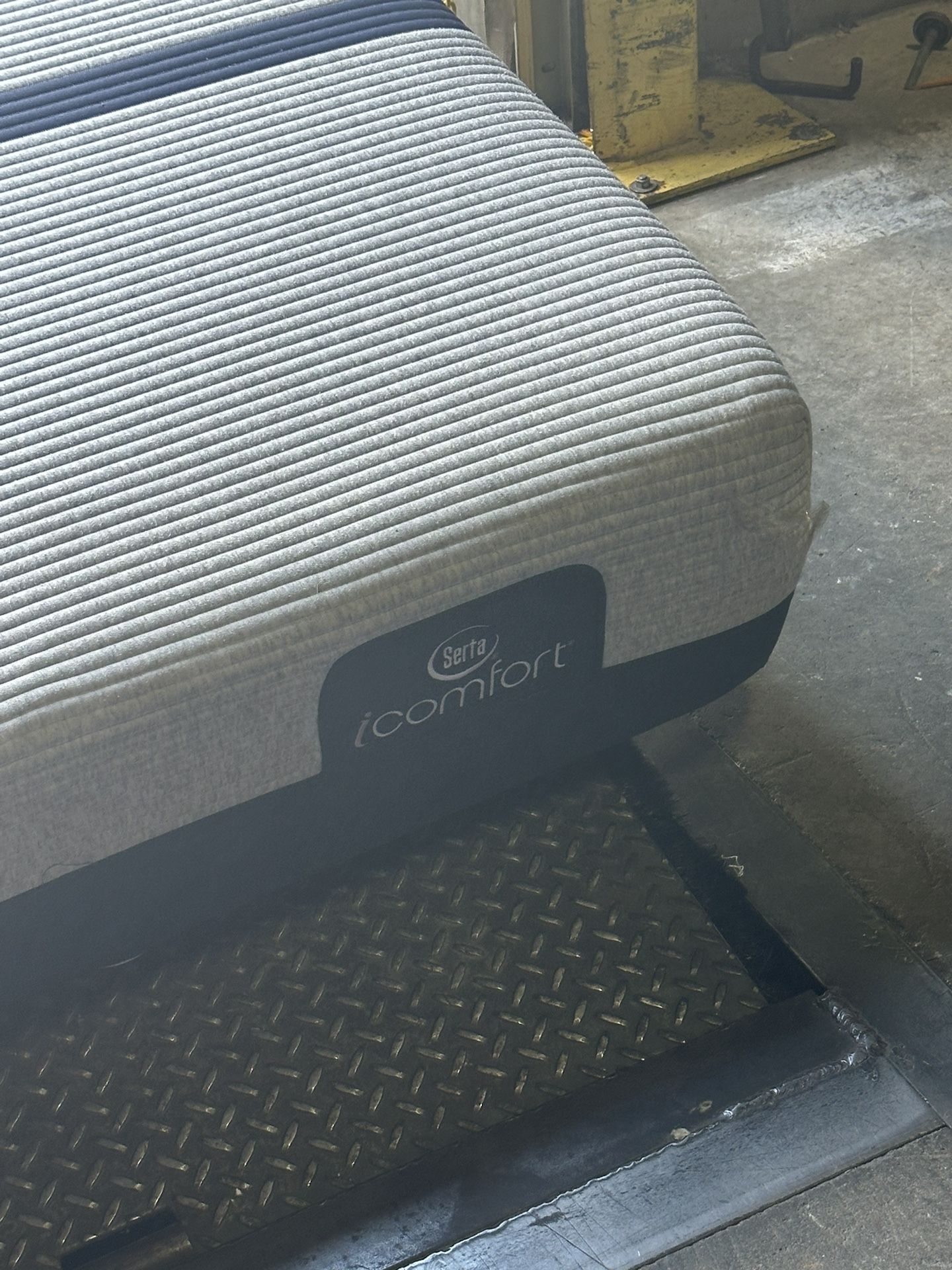 King Size Serta iComfort 300 Blue - Firm