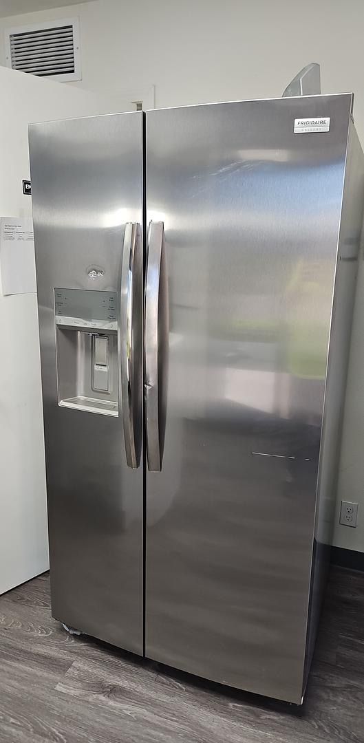 Frigidaire Gallery Side By Side Refrigerator 25.6 Cu. Ft.