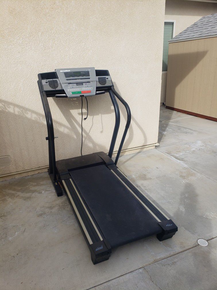 nordictrack c1900 treadmill