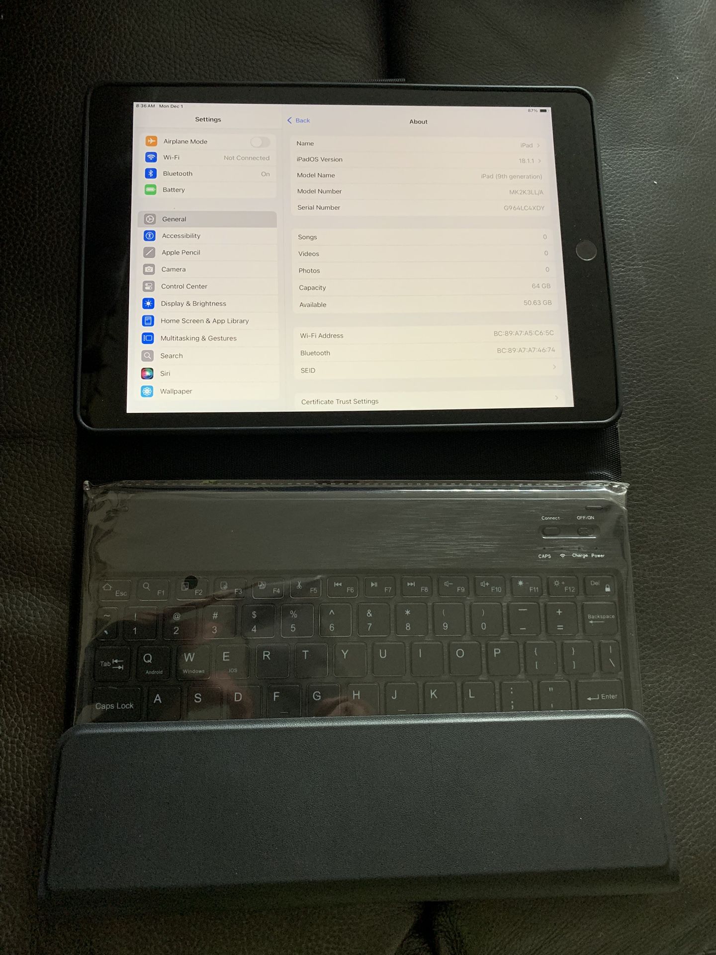 Apple iPAD 9th Gen 64 GB Wi-Fi W Keyboard 