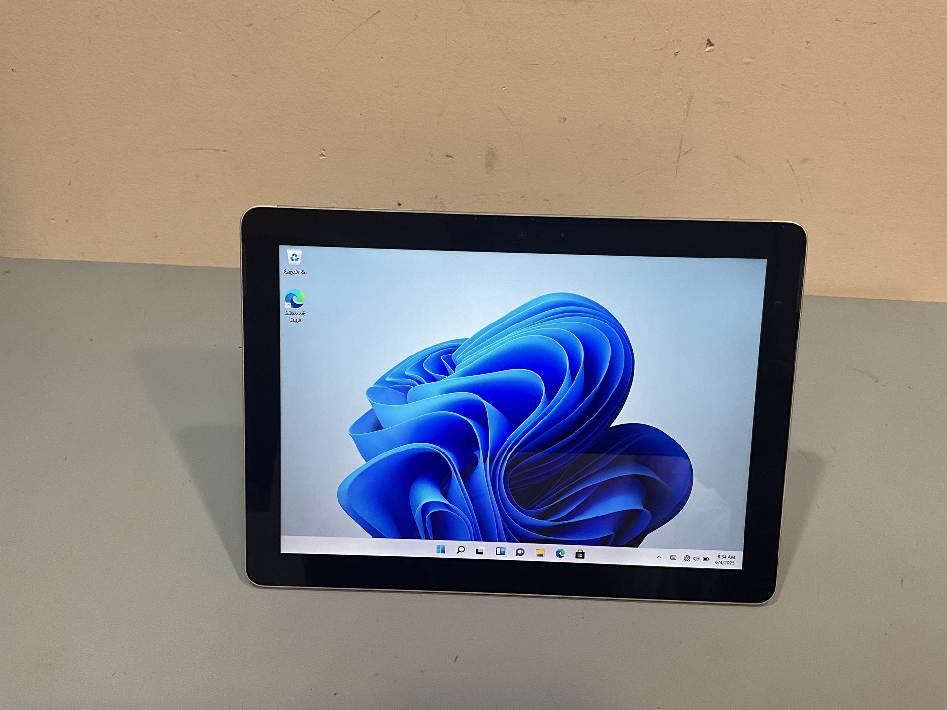 Microsoft Surface Go Tablet Pentium 4415Y 1.6GHz 8GB RAM 128GB SSD W11P . #139 Model: Microsoft Surface Go Model:1824 Processor: Intel Pentium 4415Y