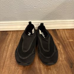 Maui And Sons Water Shoes. Kids Size 1