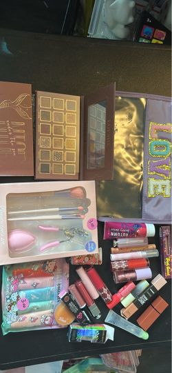 Box’s 28 make up bundle