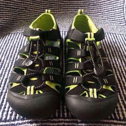 KEEN Waterproof Big Kids' Newport H2 Sandal - Black/Lime Green (size 3US)  