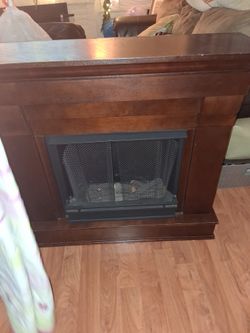 Chimenea Adorno. Cajonera Y Cama Queen