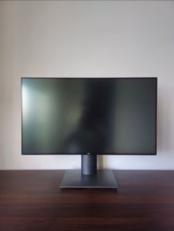 Dell UltraSharp U2720Q 27" LCD LED Monitor