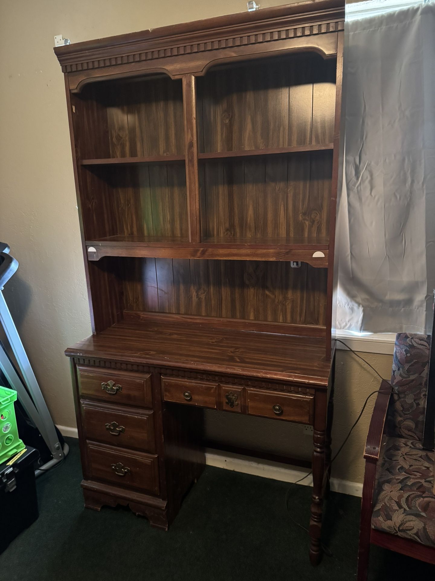 📚 Vintage Desk + Hutch — Solid Wood & Ready for a New Home!