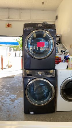 SAMSUNG Dark Gray Washer And Gas Dryer Stackable 