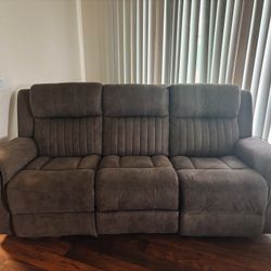3-Seater Reclin Couch – Electric + USB Charging