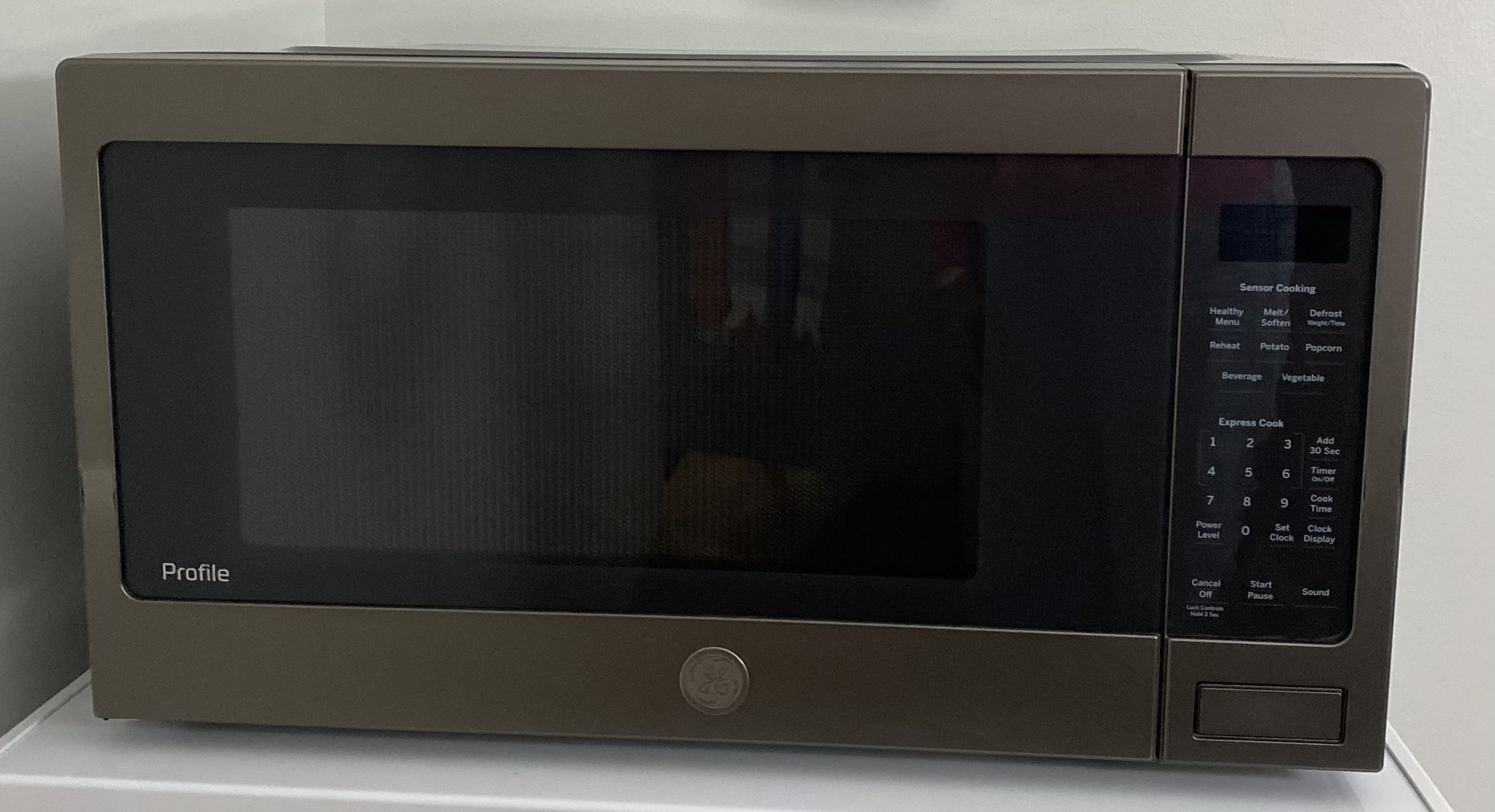 GE Appliance Household Microwave Oven 