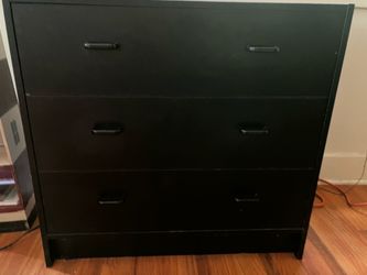 Small dresser, three drawers