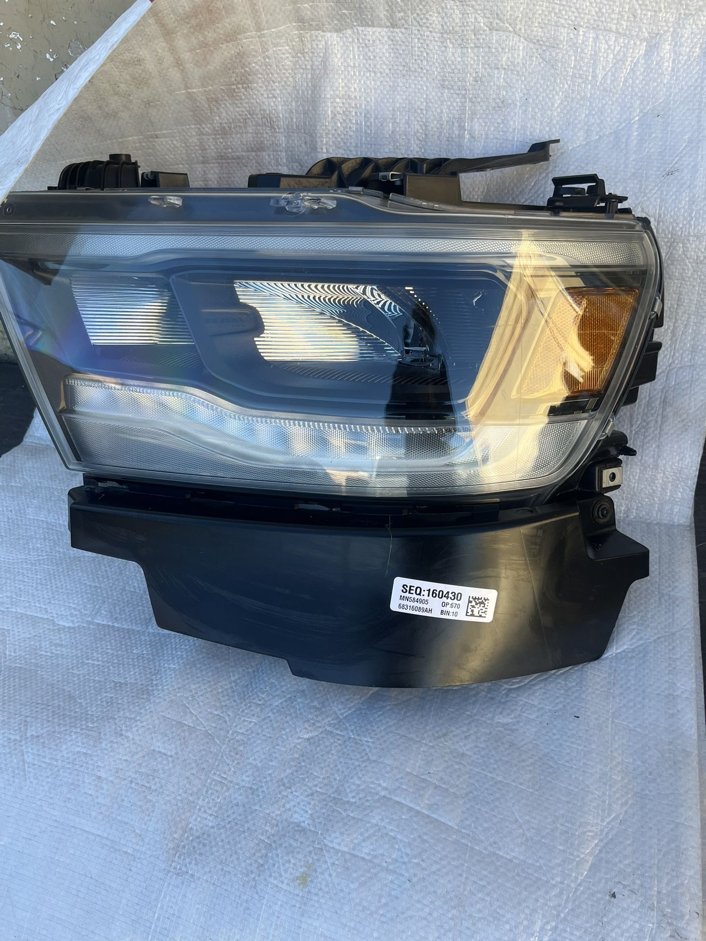 2020 DODGE RAM LEFT HEADLIGHT