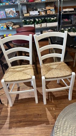 Set of chairs