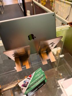 IPAD 7,8,9th Gen 32GB Excellent condition like new