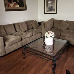 Sectional Piece  With Foldout Bed Great Condition 
