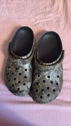 Men’s 9  camo crocs