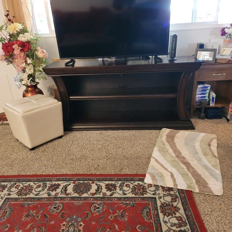 4 Pieces of Living Room Furniture- 150 OBO