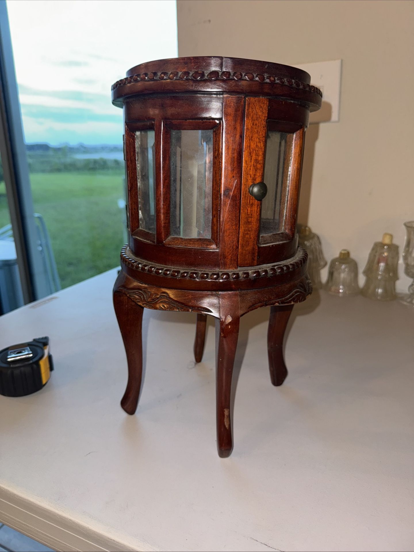 🪞 Antique Solid Wood Tea Table / Display Cabinet – Vintage Charm – $60