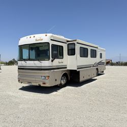 2002 Fleetwood Bounder 39ft