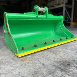 Mini Excavator Caterpillar CAT-303 Clean-Up (MUD) Bucket 42-Inches Width. Without the Pin.