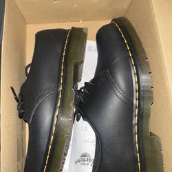 Dr.Martens mens softwairsize 8 (memory foam cushion)