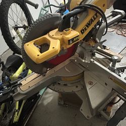 Dewalt Dual Bevel Compound Saw 12in 